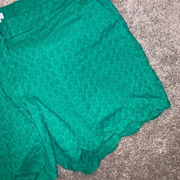 Crown & Ivy Curvy Green Designed shorts size 24W - Picture 5 of 11
